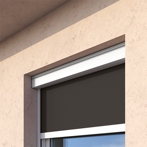 Sur le cadre de la fenêtre/porte